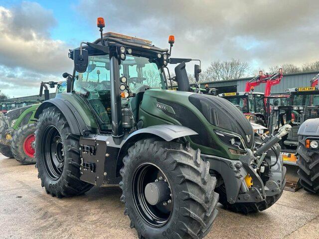 Fully loaded forest spec Valtra T234 heading out to work in the Dorset countryside.…