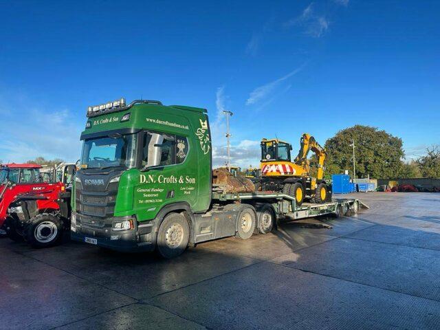 Crofts on the move with a fully loaded JCB Hydradig heading for Scotland.