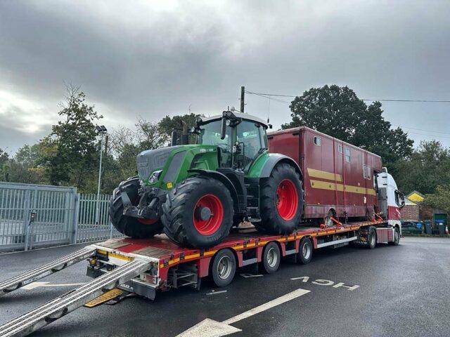Sunday loading for this gorgeous Fendt 828 heading for Poland. 🇵🇱