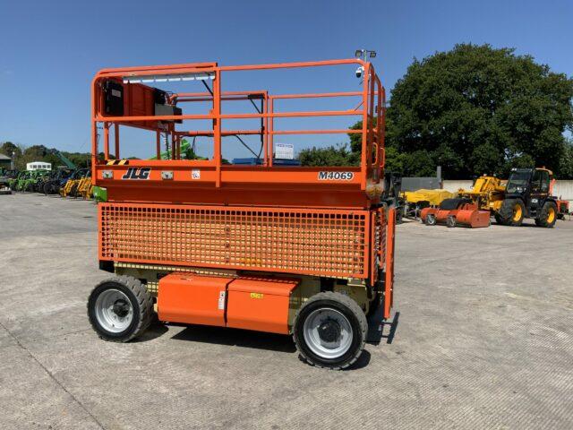 JLG M4069 Scissor Lift (ST20590)