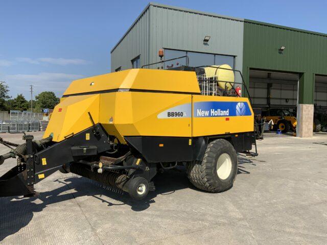 New Holland BB960A Square Baler