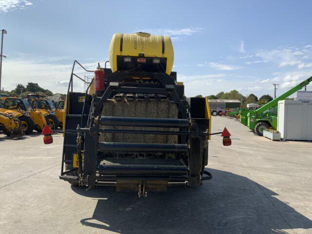 New Holland BB960A Square Baler