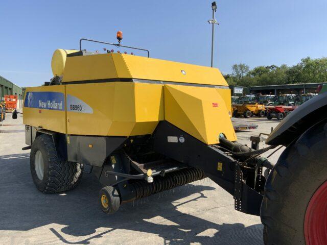 New Holland BB960A Square Baler