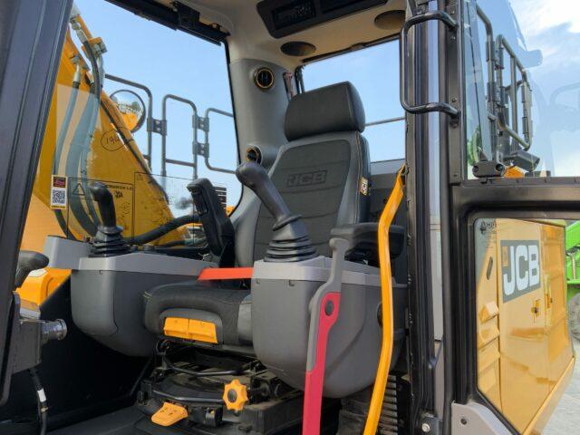 JCB 220X LC Digger (ST21054)