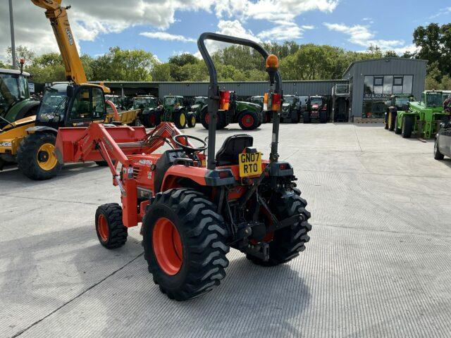 Kubota STV40 Compact Tractor (ST20944)