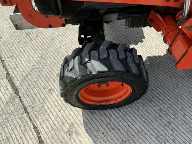 Kubota STV40 Compact Tractor (ST20944)