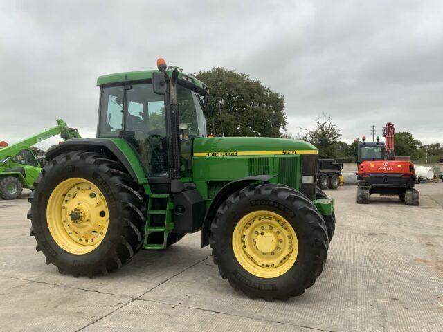 John Deere 7710 Tractor (ST20617)