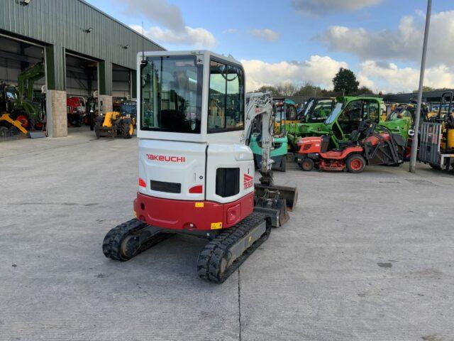 Takeuchi TB325R Digger