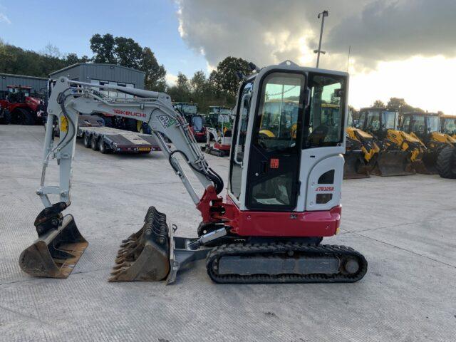 Takeuchi TB325R Digger