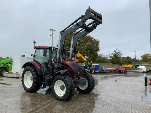 Valtra N124 Hi Tech Tractor (ST21242)