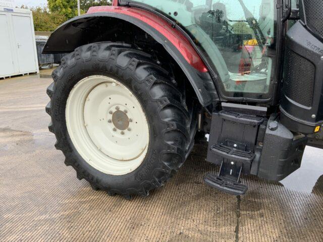 Valtra N124 Hi Tech Tractor (ST21242)