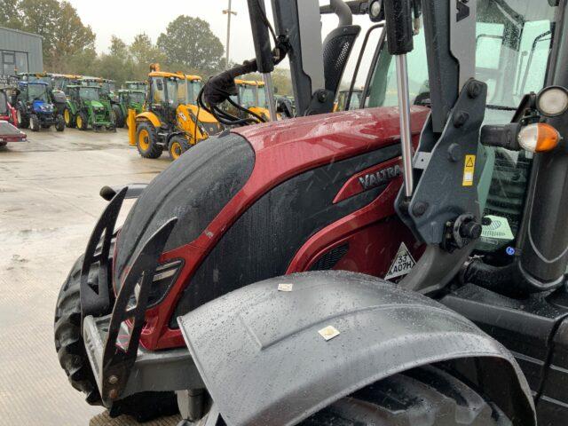 Valtra N124 Hi Tech Tractor (ST21242)