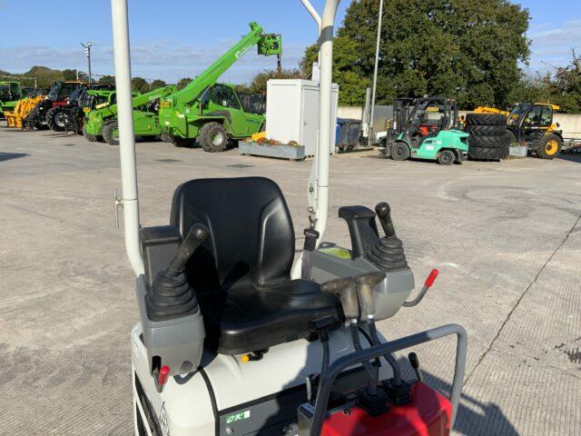 Takeuchi TB210R Micro Digger (ST21393)