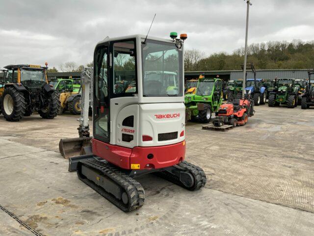 Takeuchi TB325R Digger (ST21401)