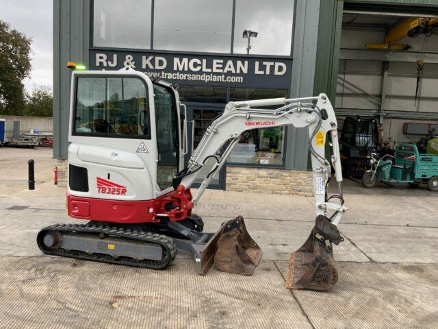 Takeuchi TB325R Digger (ST21401)