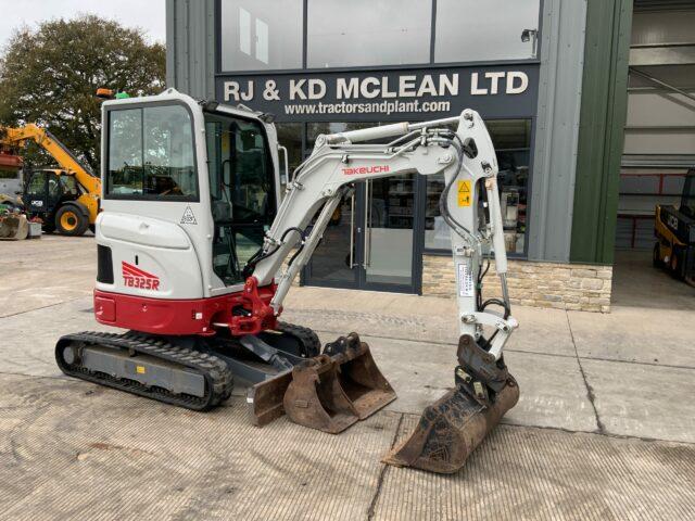 Takeuchi TB325R Digger (ST21401)