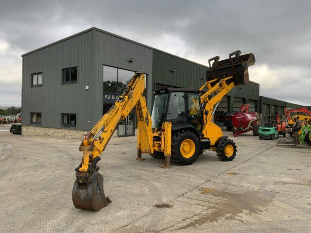 JCB 3CX Wheeled Digger (ST21154)