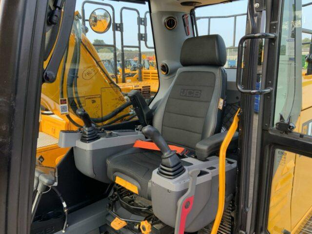 JCB 220X LC Digger (ST21054)