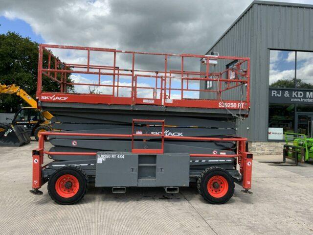 Skyjack SJ9250 Scissor Lift (ST20403)