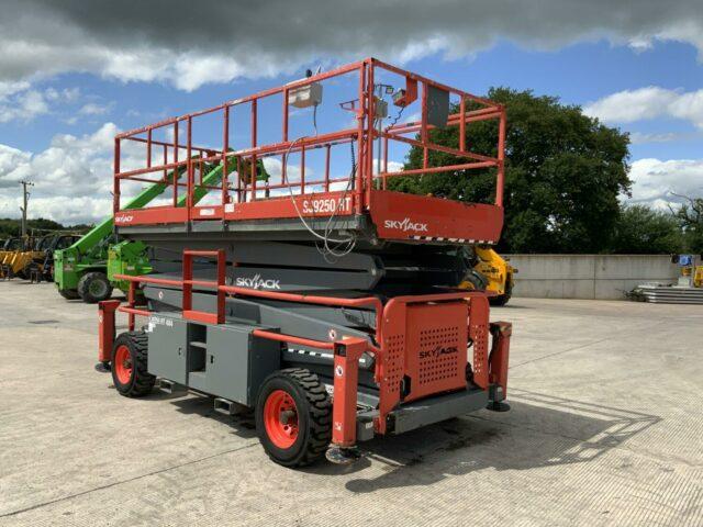 Skyjack SJ9250 Scissor Lift (ST20403)