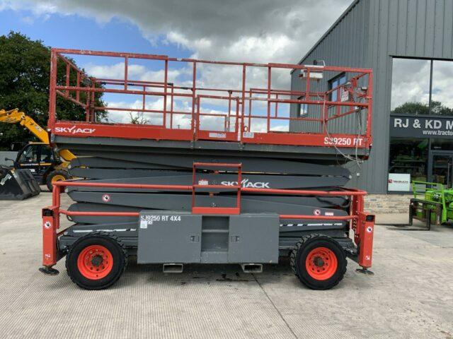 Skyjack SJ9250 Scissor Lift (ST20403)