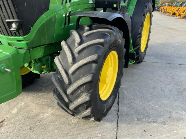 John Deere 6215R Tractor (ST21410)