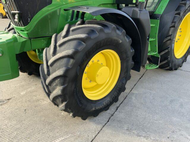 John Deere 6215R Tractor (ST21410)