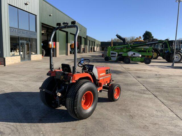 Kubota ST30 Compact Tractor (ST21668)