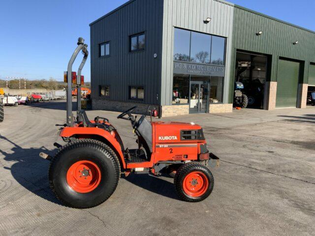 Kubota ST30 Compact Tractor (ST21668)