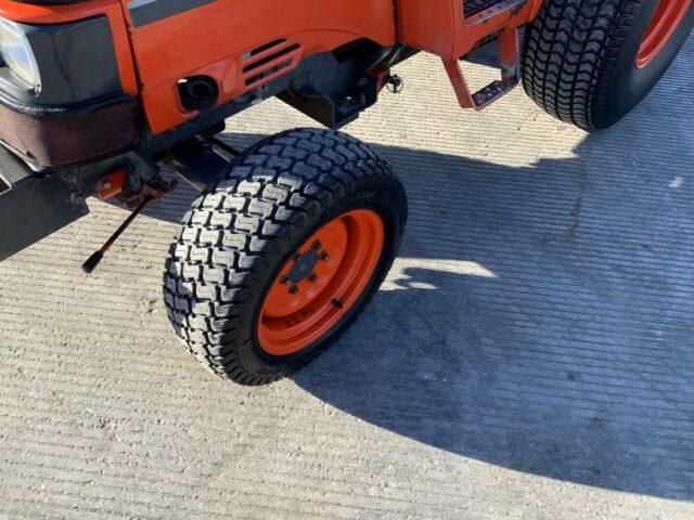 Kubota ST30 Compact Tractor (ST21668)