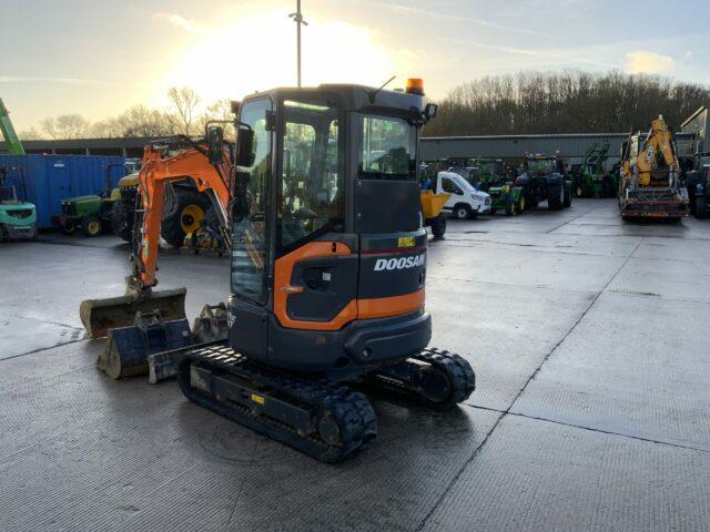 Doosan DX27Z Series 7 Digger (ST21917)