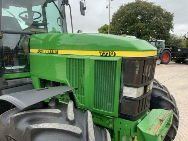 John Deere 7710 Tractor (ST20617)