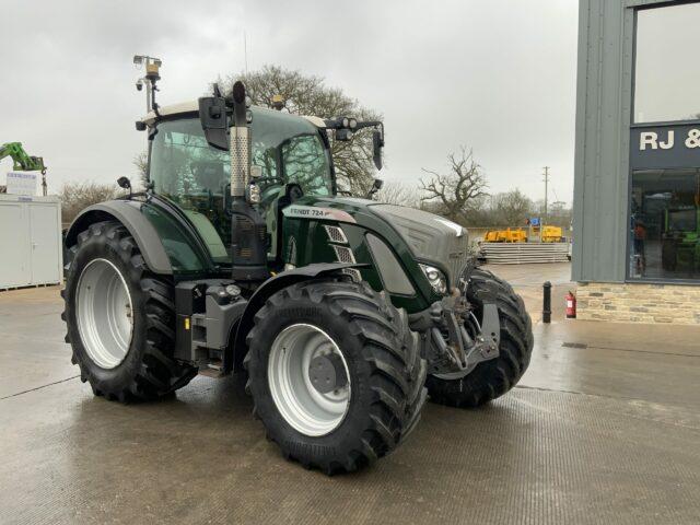 Fendt 724 Profi Plus Tractor (ST22073)