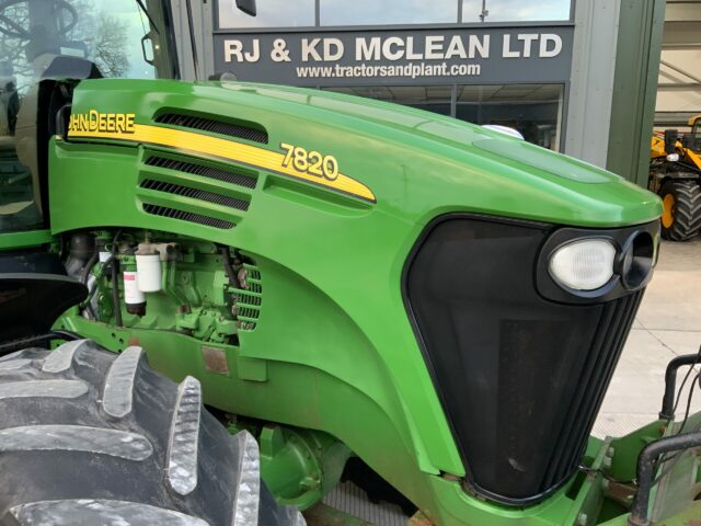 John Deere 7820 Tractor (ST22121)