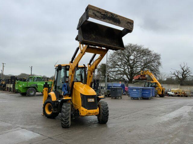 JCB 3CX Compact Wheeled Digger (ST22046)