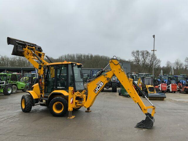 JCB 3CX Compact Wheeled Digger (ST22046)