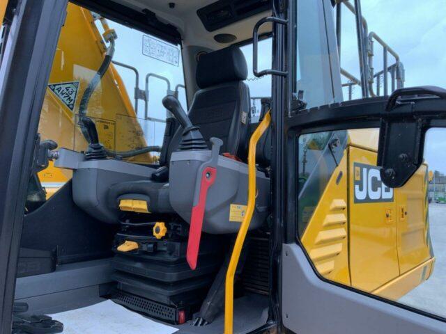 JCB 220X LC Digger (ST21870)