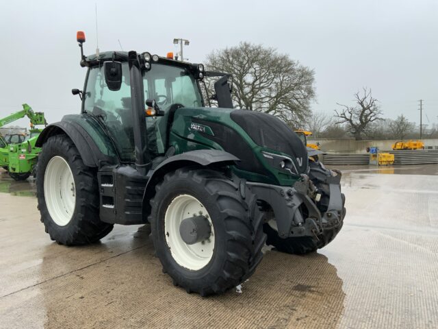 Valtra T214 Versu Unlimited Tractor