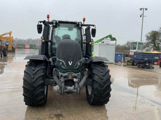 Valtra T214 Versu Unlimited Tractor