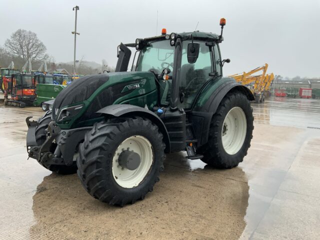 Valtra T214 Versu Unlimited Tractor