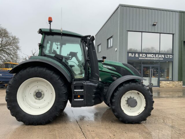 Valtra T214 Versu Unlimited Tractor