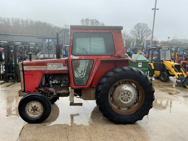 Massey Ferguson 590 2WD Tractor (ST22106)