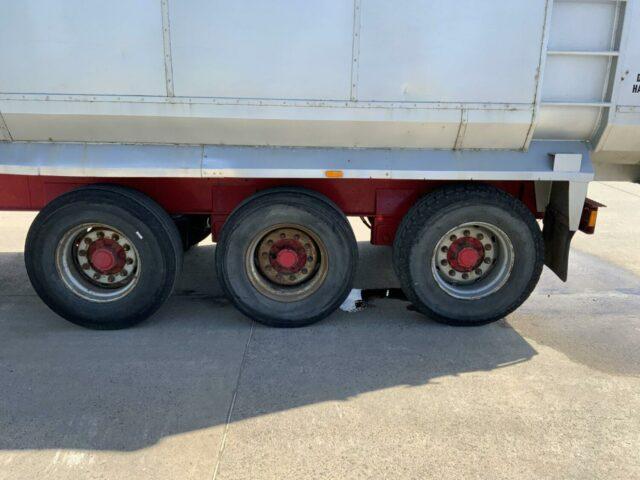 Crane Fruehauf Tri Axle Bulker Trailer (ST19948)