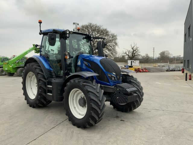 Valtra N154 Active Tractor (ST22242)