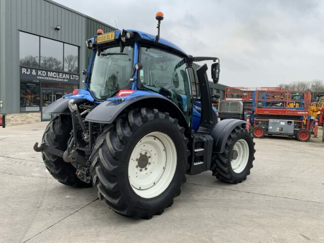 Valtra N154 Active Tractor (ST22242)