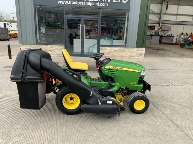 John Deere X740 Ultimate Mower (ST22456)