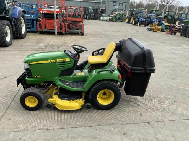 John Deere X740 Ultimate Mower (ST22456)