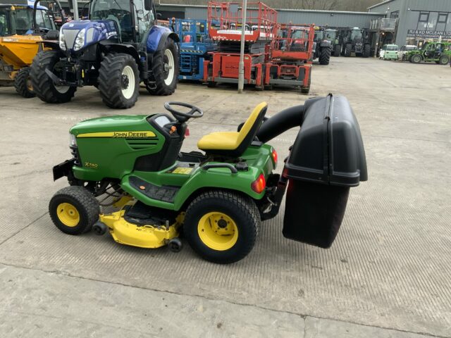 John Deere X740 Ultimate Mower (ST22456)