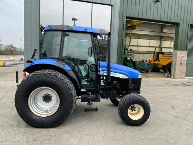 New Holland TD5010 Tractor (ST22200)