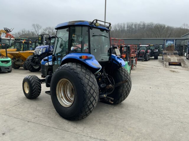 New Holland TD5010 Tractor (ST22200)